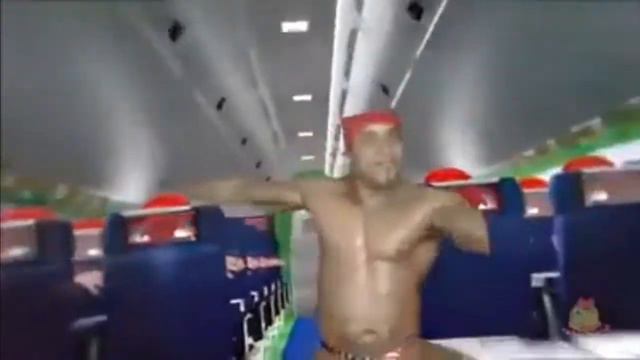 Рикардо Милос флексит на самолёте) смотреть онлайн