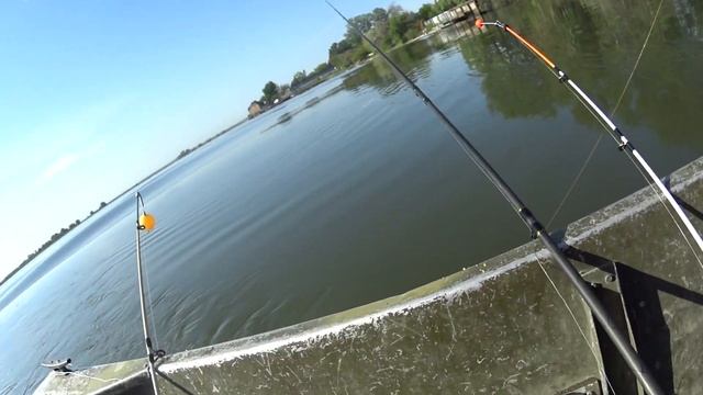 ЛОВИМ СЕЛЕДКУ / РЫБАЛКА С ЛОДКИ / БАРЖИ УСТРОИЛИ ГОНКИ СРЫВАЮТ ЯКОРЯ смотреть онлайн