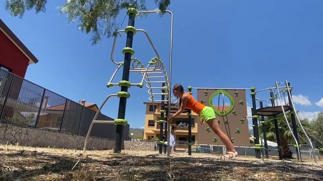 Пилон для новичков, подготовка к pole dance, спорт на уличной площадке, пилон начинающий уровень смотреть онлайн