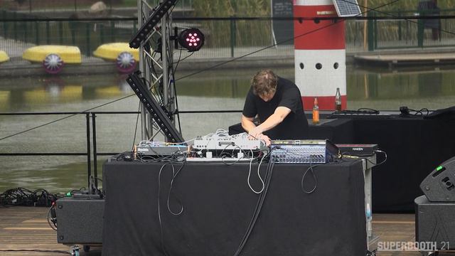 Maarten Vos - live @SUPERBOOTH21 смотреть онлайн