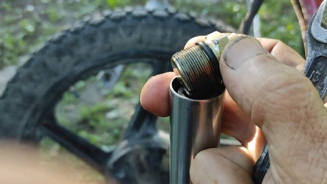 Китайский мотоцикл.Устраняем течь передней вилки китайского мотоцикла. смотреть онлайн