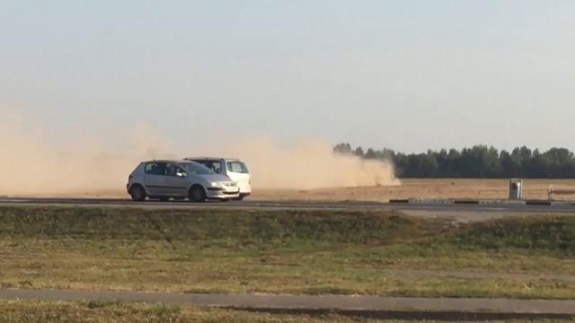 УБОРКА ЛУКА В ПЫЛИ! смотреть онлайн