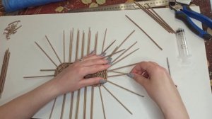 Как сплести овальное донышко из газетных трубочек