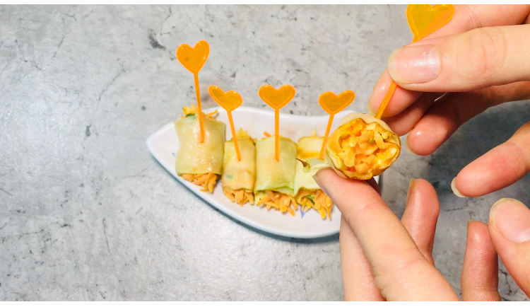 Показываю, как готовлю рулетики из кабачка с морковно-сырной начинкой. Получается вкусная закуска