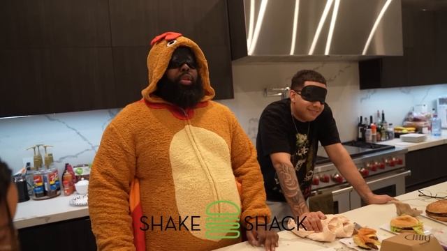 BLIND FAST FOOD BURGER TASTE TEST! смотреть онлайн