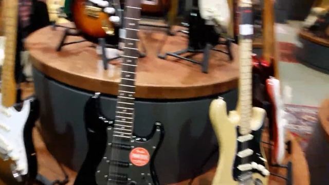 Идем в магазин музыкальных инструментов в германии