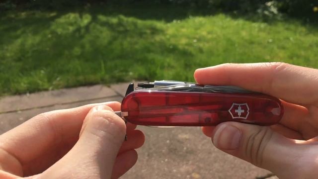 Victorinox Cybertool Lite: A Swiss Knife for Tech-ies? (4K) смотреть онлайн