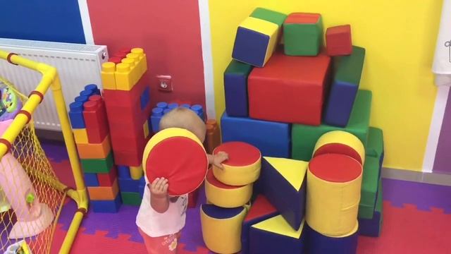 Играемся и веселимся в детском развлекательном центре! Игровая комната для малышей!