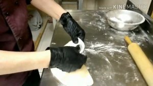 КАК БЫСТРО РАСКАТАТЬ ТЕСТО НА ПИЦЦУ (42см)