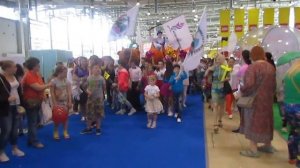 Парад МультиМир Герои мультфильмов и ученики Академии Игоря Крутого