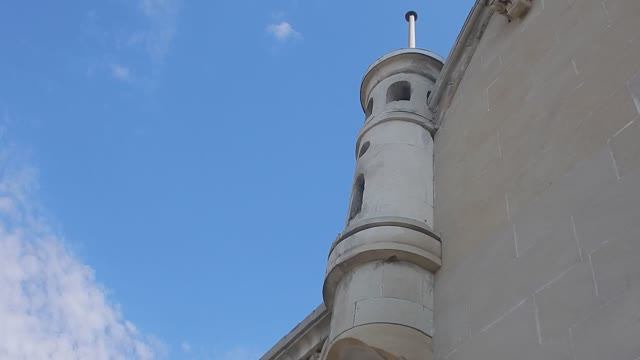 Соколиное гнездо в старинной башенке в Баку смотреть онлайн