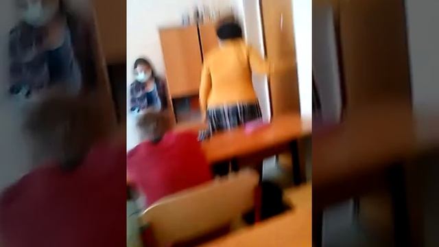 Учительница  немецкого потеряла голову)