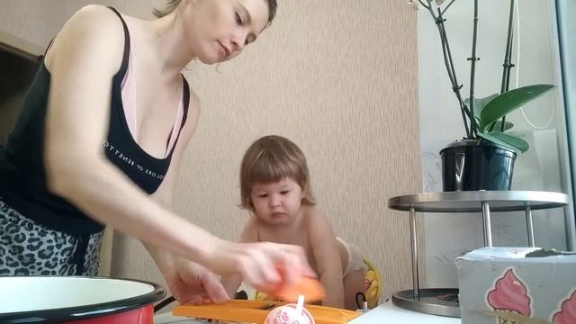 Бомбический #салатик???? из капусты, моркови и перца за полчаса/ что сделать из капусты смотреть онлайн