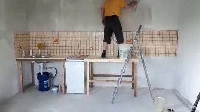 Шпаклюем кухню.