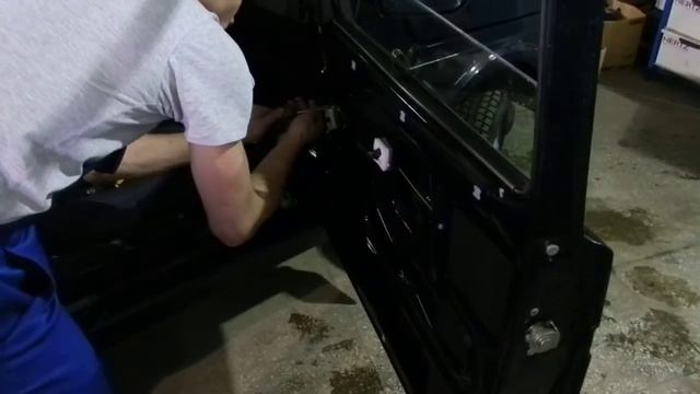 Снятие механического стеклоподъемника в двери LADA 4x4 (ВАЗ 2121 НИВА) смотреть онлайн