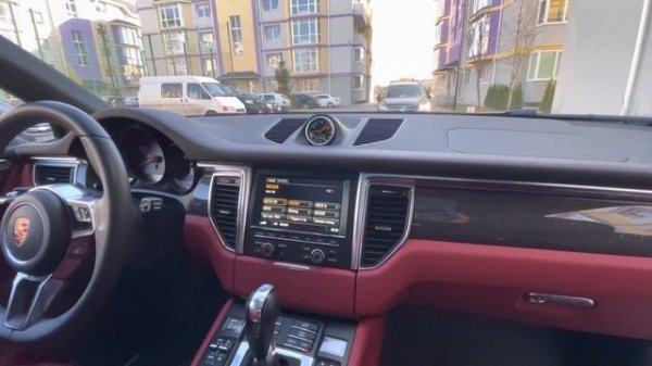 Porsche macan GTS sport design ???