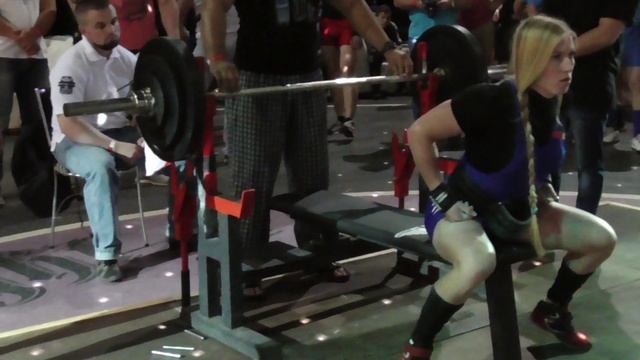 НЕВЕРОЯТНЫЙ ЖИМ! Шенкаренко Юлия. Жим лежа 100 кг. GYM200 2015 (UPC) смотреть онлайн