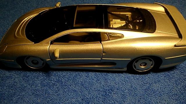 Ягуар Xj220 в масштабе 1/24 Maisto