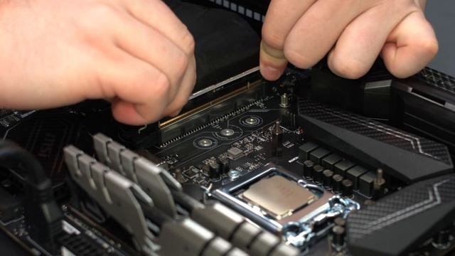 Kaby Lake / Z270 Build - MSI Z270 Gaming Pro Carbon / Intel Core i5-7600K смотреть онлайн