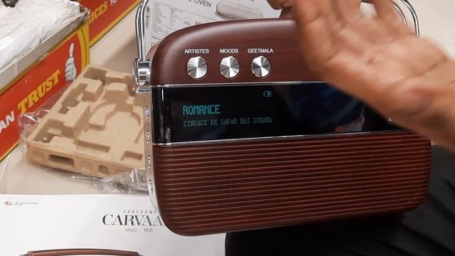 #Saregama Carvaan Hindi Portable Music Player with 5000 Preloaded Songs, FM/BT/AUX (Oak Wood Brown смотреть онлайн