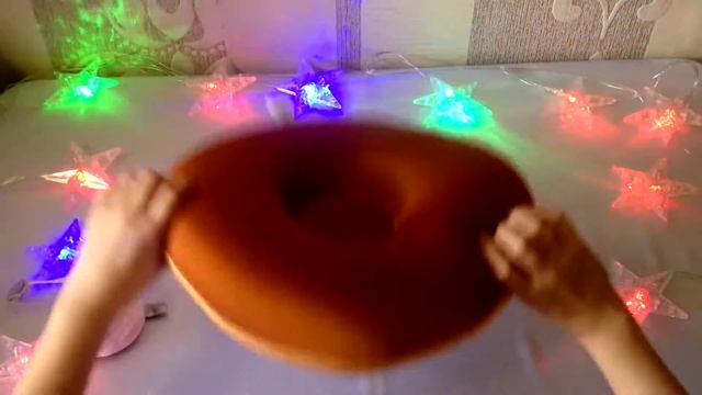Антистрессовая подушка игрушка Пончик / Anti-stress pillow toy Doughnut смотреть онлайн