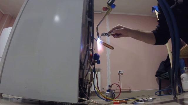Двухкомпрессорный Атлант. Не работает холодильная камера. смотреть онлайн