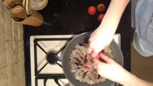 Паста с чернилами каракатицы и тигровыми креветками смотреть онлайн