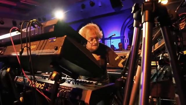 Giorgio Moroder - Chase Italo Disco Party. Электронные хиты нашего детства вживую. Это очень круто смотреть онлайн