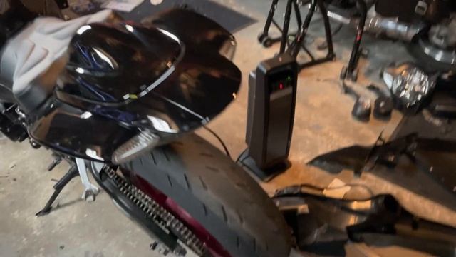 ? Crashed Suzuki GSXR 600 750 Wrecked Bike Motorcycle Rebuild Renovation Episode 5: Fairing Install смотреть онлайн