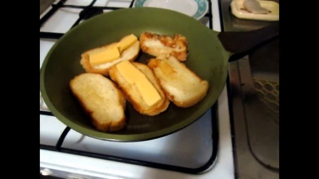 ГРЕНКИ С СЫРОМ НА МОЛОКЕ смотреть онлайн