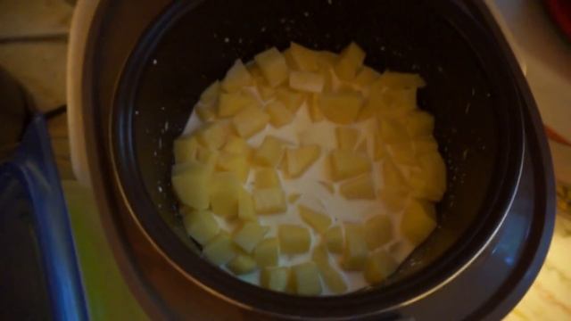 Нежная картошечка в сливках с чесноком и сыром смотреть онлайн