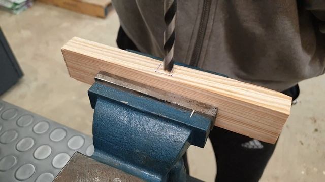 DIY Rotating Table Platform from Mocrowave oven motor and Gramophone record holder смотреть онлайн
