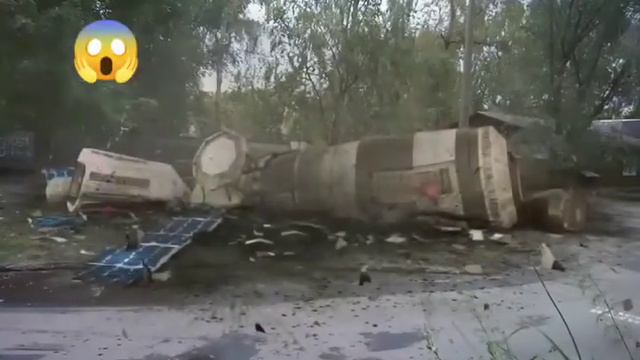 НА МОИХ ДРУЗЕЙ УПАЛ СПУТНИК😱😱😱😱 смотреть онлайн