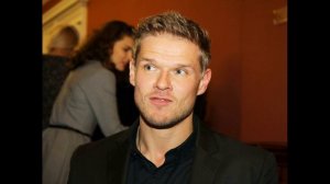 Ушел от Ходченковой к Старшенбаум, увел Домнину у Костомарова!