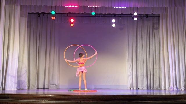 Игра с хула-хупами "Звуки самбы" смотреть онлайн