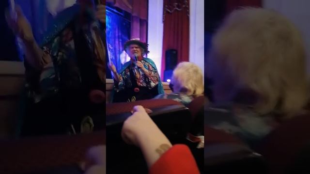 Юрий Куклочев шоу мяугли смотреть онлайн