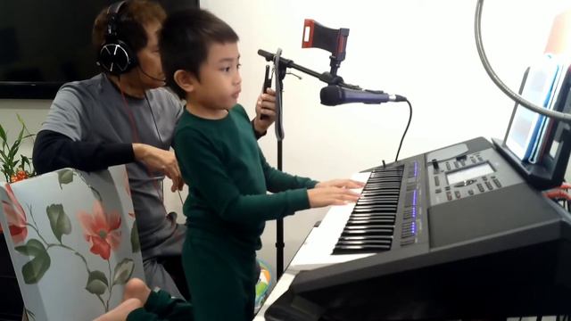 Knockin' On Heaven's Door by Guns N' Roses (cover by 6yo J.I. Ungab) смотреть онлайн