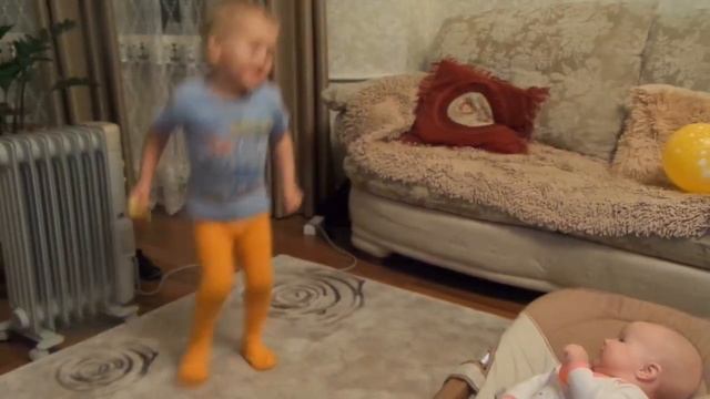 VLOG 4 Домашний VLOG/ Делаем гербарий/Балуемся/У меня полголовы смотреть онлайн