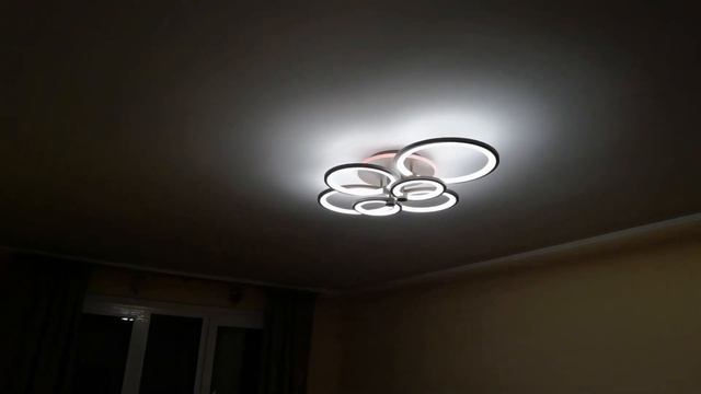 VLOG Жизнь туриста. Купил люстру и ковер себе в квартиру. Не в Минск мир не Minsk World. смотреть онлайн