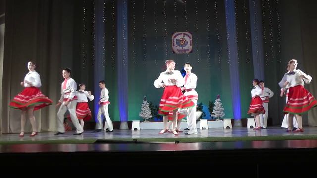 МАРИЙСКИЙ ТАНЕЦ "ЗА ОКОЛИЦЕЙ". АНСАМБЛЬ "РАДУГА".ЙОШКАР-ОЛА. смотреть онлайн