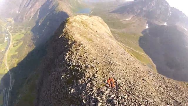 b.a.s.e. wingsuit fly. культовые экзиты норвегии Ramsdalhorn смотреть онлайн