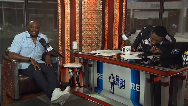 That Time Mitch Richmond & Michael Irvin Couldn't Pay Their Denny's Tab | The Rich Eisen Show смотреть онлайн