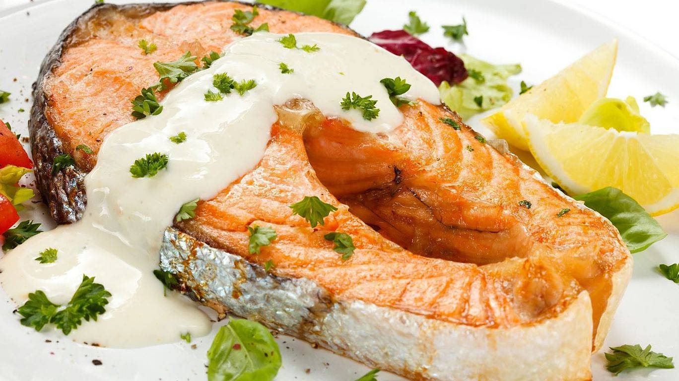 ВКУСНЕЙШАЯ СЕМГА С КАРТОШКОЙ ПОД СОУСОМ ЗАПЕЧЕННАЯ В ДУХОВКЕ. смотреть онлайн