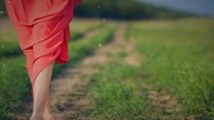 Попав в дикое племя, туристка была в оцепенении, когда оказалась в хижине с двумя аборигенами...