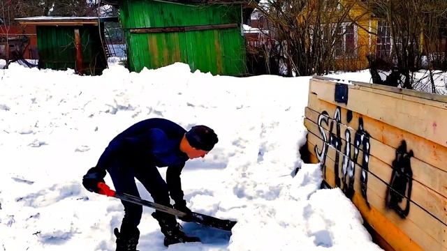 "Быстрая" уборка снега! Очищаю спортплощадку от Зимы. смотреть онлайн