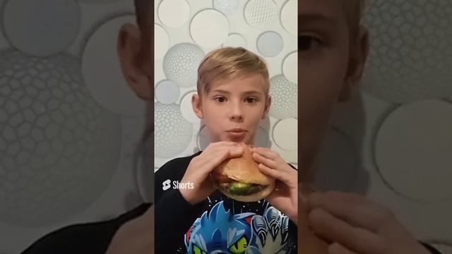 пробую чизбургер.mp4 смотреть онлайн