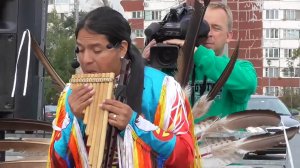 Индеец Инти Пакарина в Красном Селе..mp4