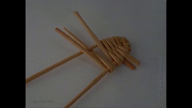 Плетение из бумажной лозы. Птичка. Мастер-класс. смотреть онлайн