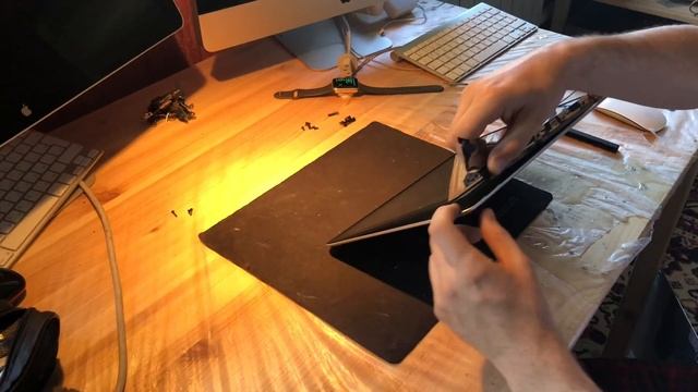 Клеим дисплей MacBook Pro 13” Mid 2012 A1278