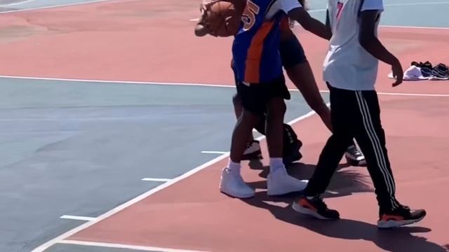 2 v 2 STRIP BASKETBALL CHALLENGE *With Crushes*?? смотреть онлайн